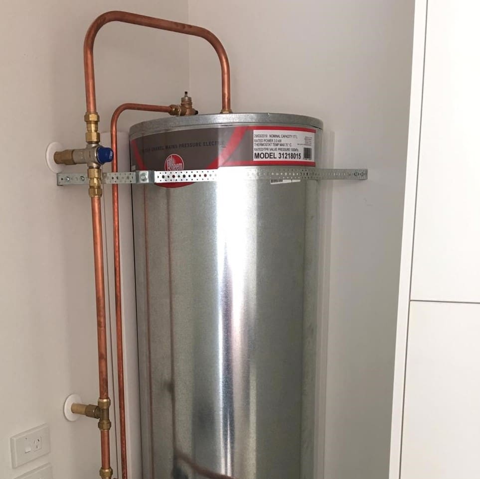 Choosing a new water heater? Find out which is right for your home – gas or electric